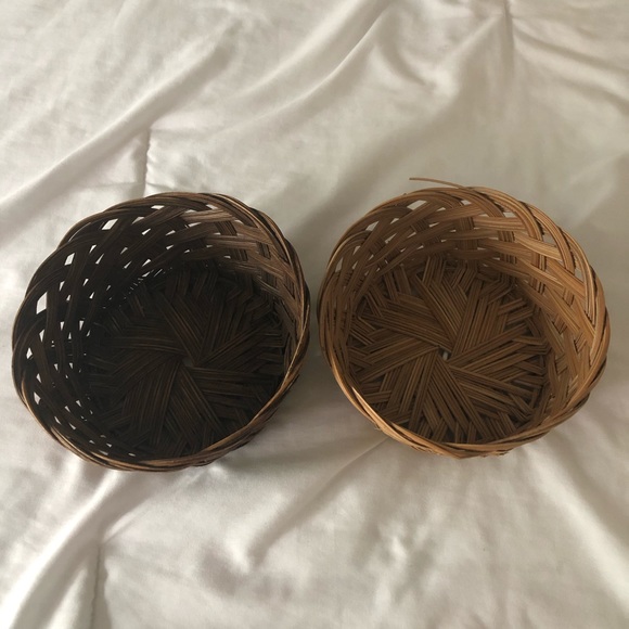 Vintage Set of Two Round Wicker Baskets 7 Inches - Picture 2 of 9
